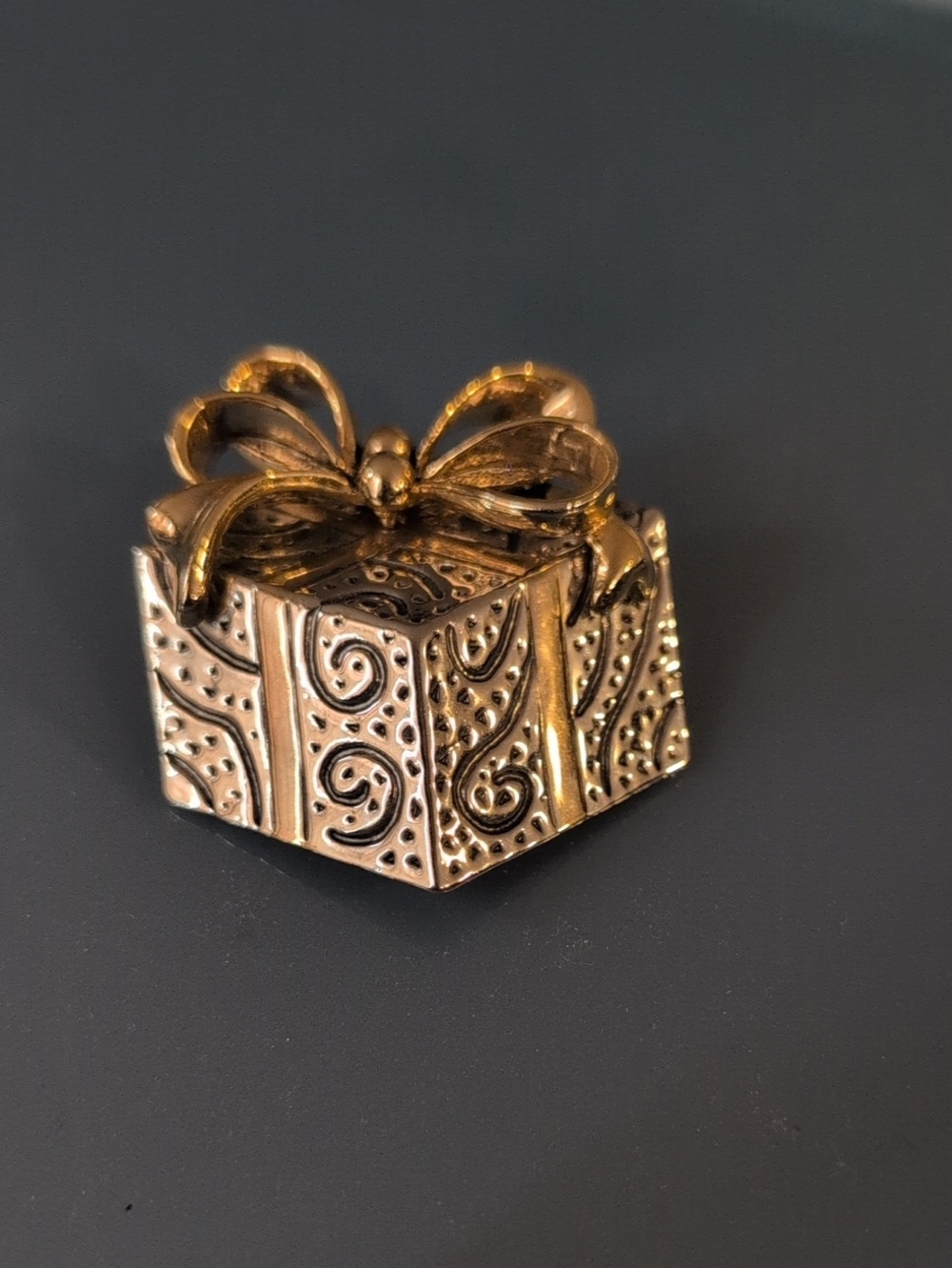 Vintage Christmas Gift Brooch -